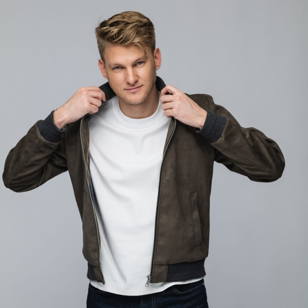 ROBIN LEON, WOUSTVILLER